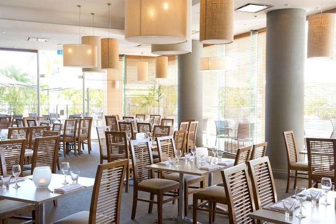 Imagen del bar/restaurante del Hotel Mantra On The Esplanade. Foto 4