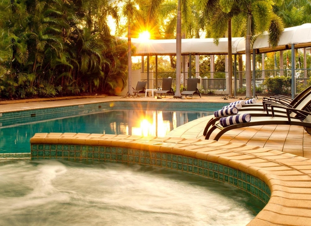 Imagen de la piscina del Hotel Mantra On The Esplanade. Foto 16