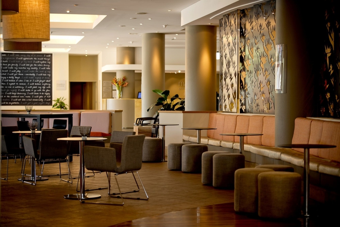 Imagen del bar/restaurante del Hotel Mantra On The Esplanade. Foto 5