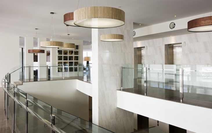 Imagen de los interiores del Hotel Mantra Sierra Grand. Foto 8