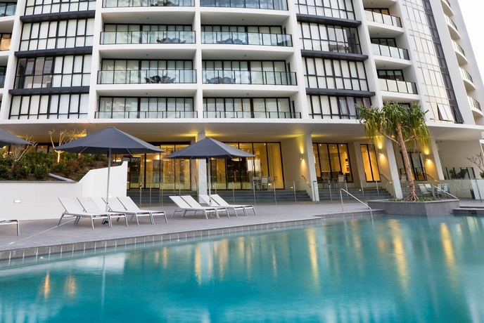 Imagen de la piscina del Hotel Mantra Sierra Grand. Foto 15