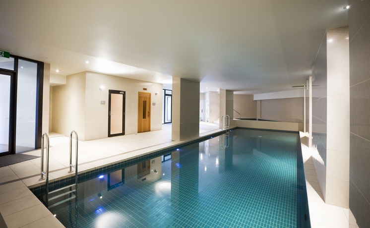 Imagen de la piscina del Hotel Mantra Sierra Grand. Foto 16