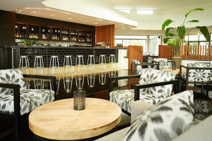 Imagen del bar/restaurante del Hotel Mantra Sun City. Foto 3