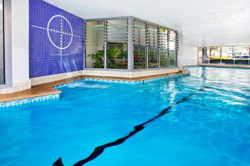 Imagen de la piscina del Hotel Mantra The Observatory. Foto 10