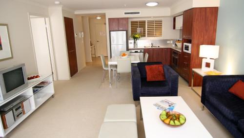 Imagen de la habitación del Hotel Mantra Towers Of Chevron. Foto 8