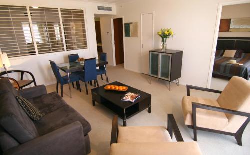 Imagen de la habitación del Hotel Mantra Towers Of Chevron. Foto 9