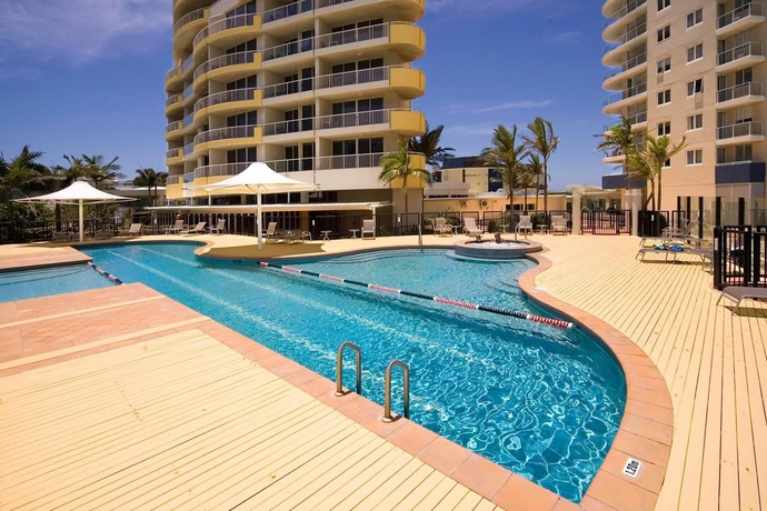Imagen de la piscina del Hotel Mantra Twin Towns. Foto 16