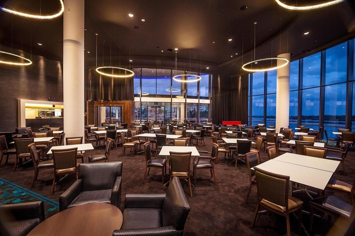 Imagen del bar/restaurante del Hotel Mantra Twin Towns. Foto 4