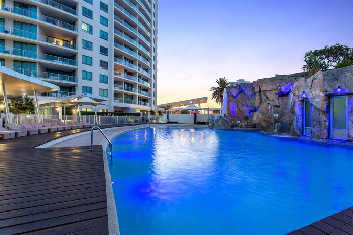 Imagen de la piscina del Hotel Mantra Wings. Foto 16