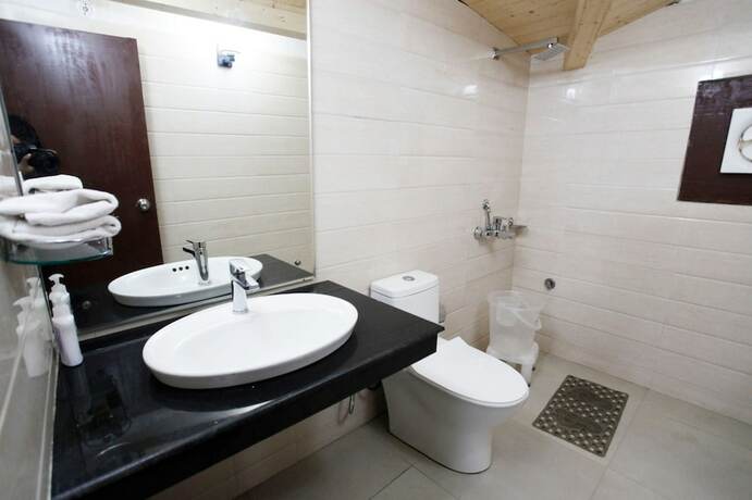 Imagen de la habitación del Hotel Manu Maharani Regency. Foto 14