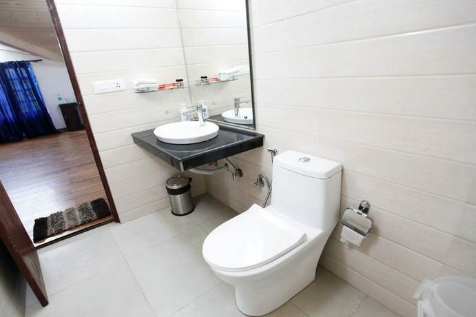 Imagen de la habitación del Hotel Manu Maharani Regency. Foto 19