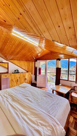 Imagen de la habitación del Hotel Manu Vatika Manali. Foto 17