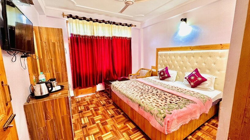 Imagen de la habitación del Hotel Manu Vatika Manali. Foto 18