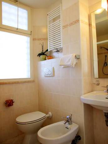 Imagen de la habitación del Hotel Manuela, Cervia. Foto 4