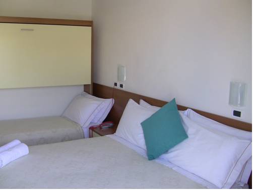 Imagen de la habitación del Hotel Manuela, Cervia. Foto 13