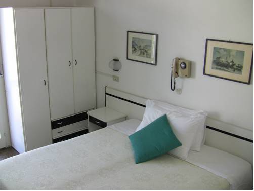 Imagen de la habitación del Hotel Manuela, Cervia. Foto 15