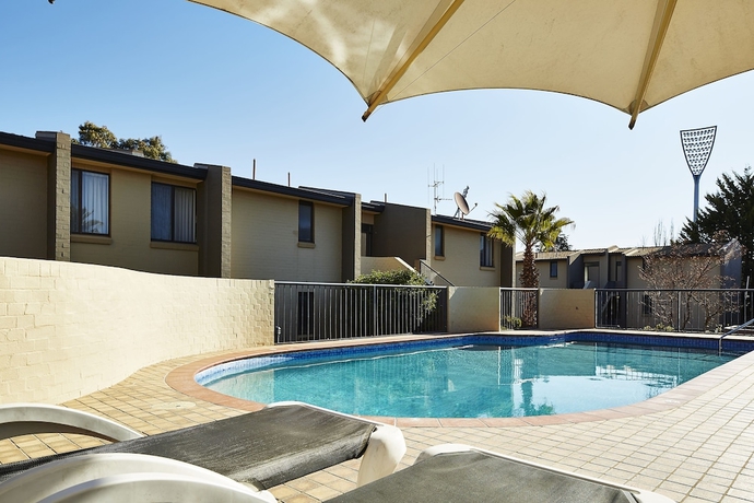 Imagen de la piscina del Hotel Manuka Park Apartments. Foto 17