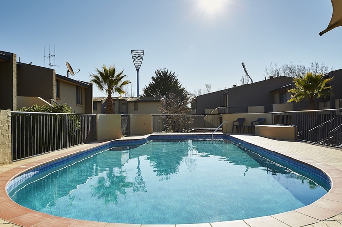 Imagen de la piscina del Hotel Manuka Park Apartments. Foto 18