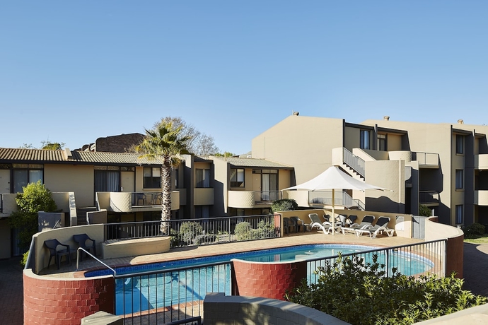Imagen de la piscina del Hotel Manuka Park Apartments. Foto 19