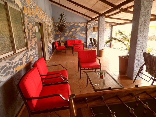 Imagen de la piscina del Hotel Manutara. Foto 13