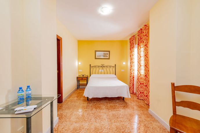 Imagen de la habitación del Hotel Manzanito. Foto 7