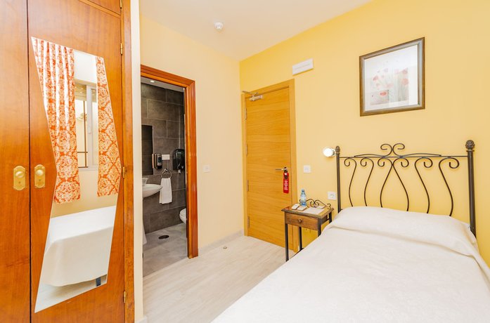 Imagen de la habitación del Hotel Manzanito. Foto 10