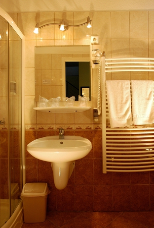 Imagen de la habitación del Hotel Manzard Panzio. Foto 7