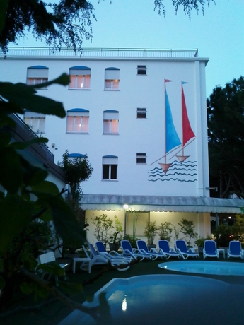 Imagen de la piscina del Hotel Manzoni, Lido Di Jesolo. Foto 13