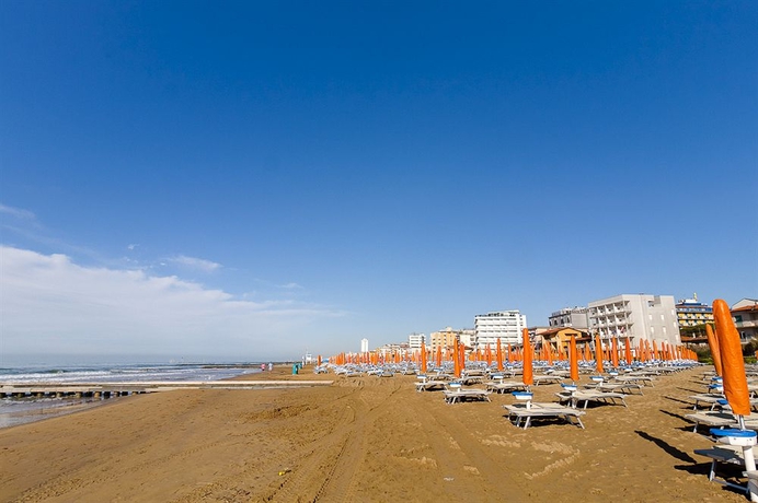 Imagen de los exteriores del Hotel Manzoni, Lido Di Jesolo. Foto 8