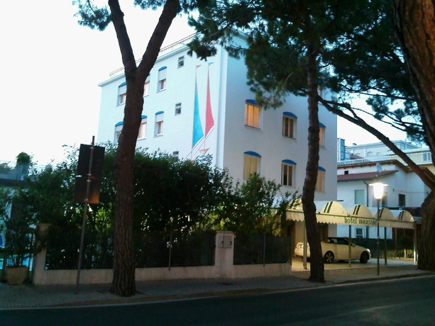Imagen de los exteriores del Hotel Manzoni, Lido Di Jesolo. Foto 12