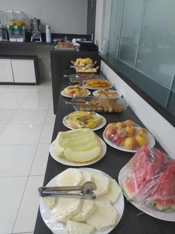 Imagen del bar/restaurante del Hotel Maper Mardan. Foto 7