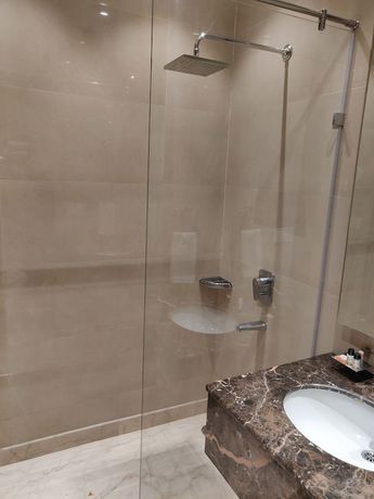 Imagen de la habitación del Hotel Maple Grand, Agra. Foto 8