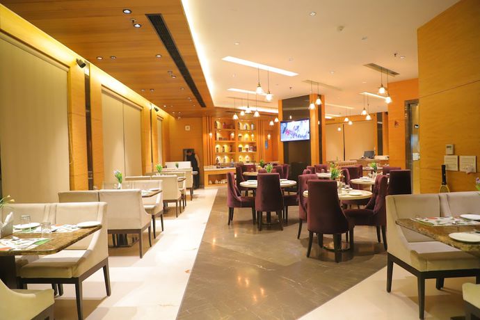 Imagen del bar/restaurante del Hotel Maple Grand, Agra. Foto 5