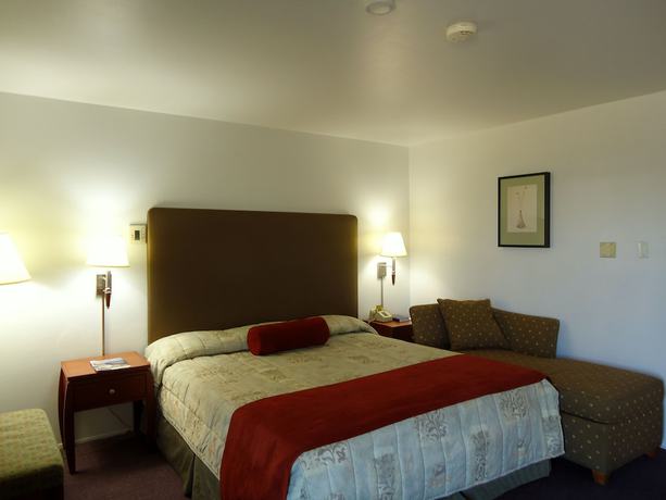 Imagen de la habitación del Hotel Maple Inn and Suites. Foto 2