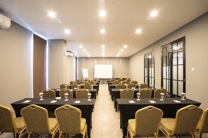 Imagen de los interiores del Hotel Maple Jakarta. Foto 18