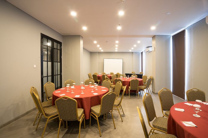 Imagen de los interiores del Hotel Maple Jakarta. Foto 19