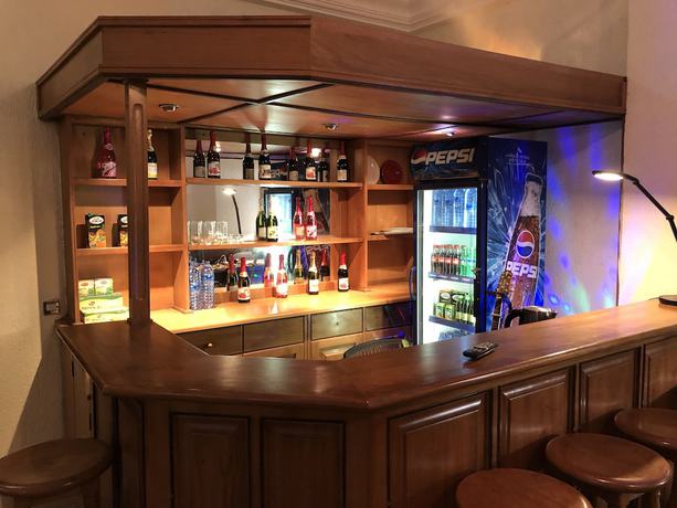 Imagen del bar/restaurante del Hotel Maple Leaf, Accra. Foto 6
