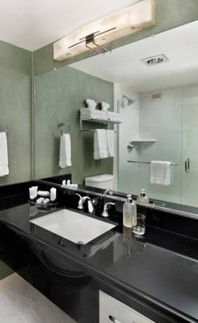 Imagen de la habitación del Hotel Maple Tree Inn. Foto 2