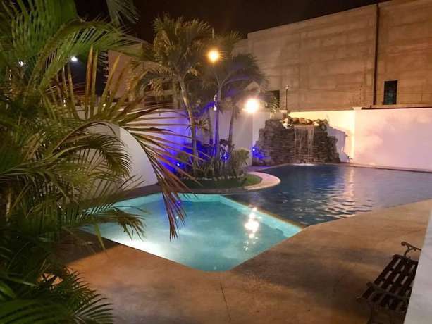 Imagen de la piscina del Hotel Mar Azul, Manta. Foto 18