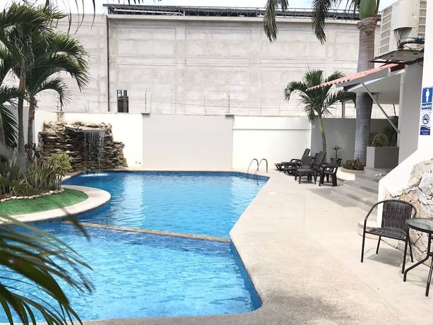 Imagen de la piscina del Hotel Mar Azul, Manta. Foto 19
