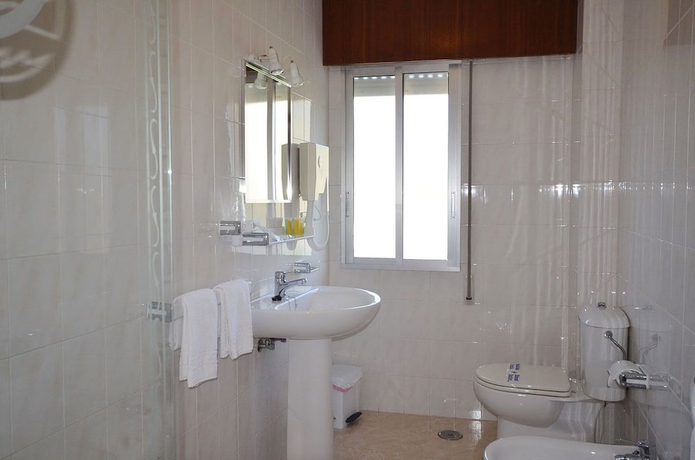 Imagen de la habitación del Hotel Mar Azul, Pragueira. Foto 17