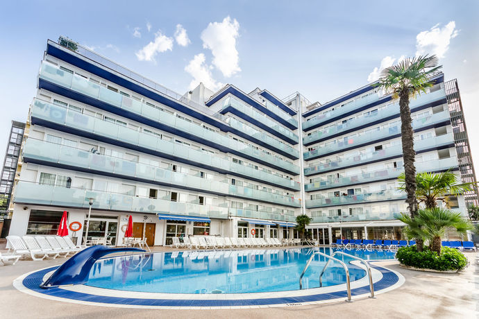 Imagen de los exteriores del Hotel Mar Blau, Calella. Foto 6