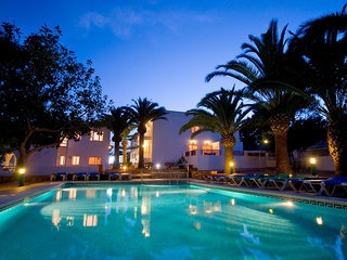 Imagen de los exteriores del Hotel Mar Blava. Foto 6