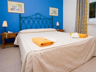 Imagen de la habitación del Hotel Mar Blava. Foto 5