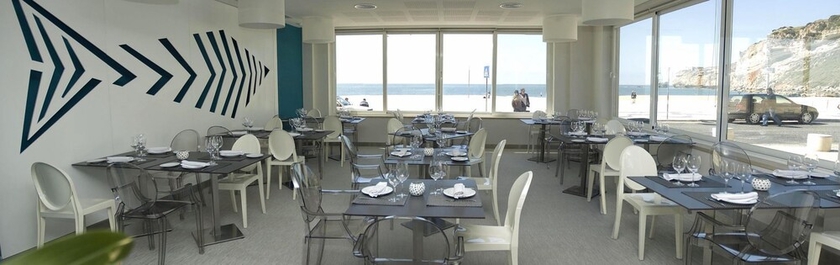 Imagen del bar/restaurante del Hotel Mar Bravo. Foto 3