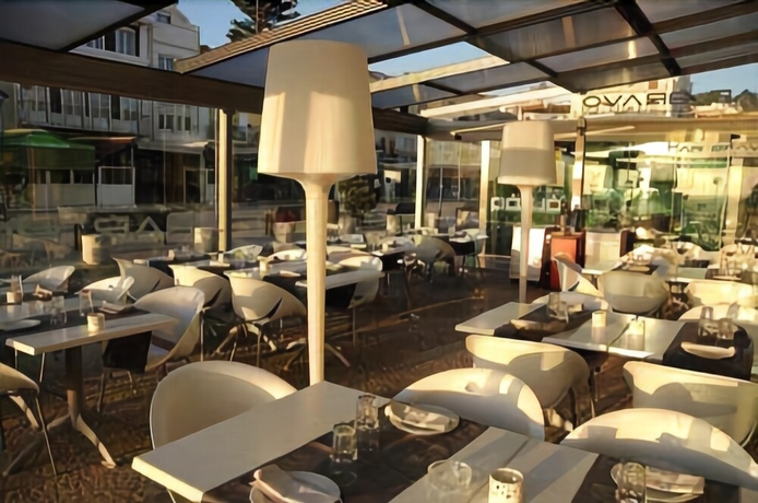 Imagen del bar/restaurante del Hotel Mar Bravo. Foto 10