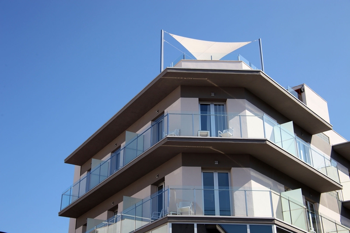 Imagen de los exteriores del Hotel Mar Calma. Foto 10