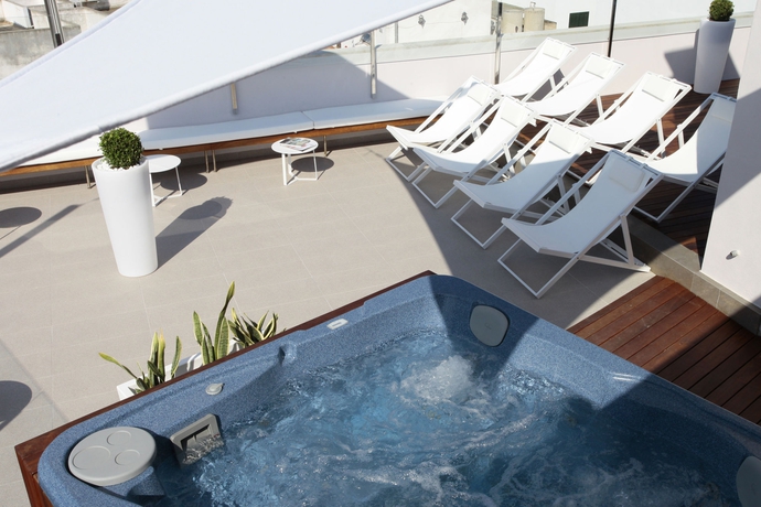 Imagen de los exteriores del Hotel Mar Calma. Foto 11