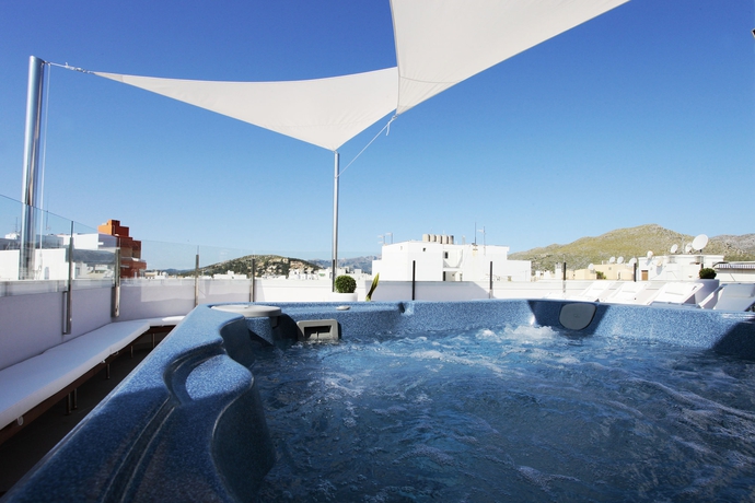 Imagen de los exteriores del Hotel Mar Calma. Foto 12