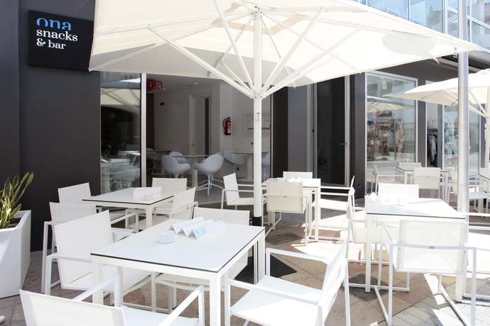 Imagen del bar/restaurante del Hotel Mar Calma. Foto 4